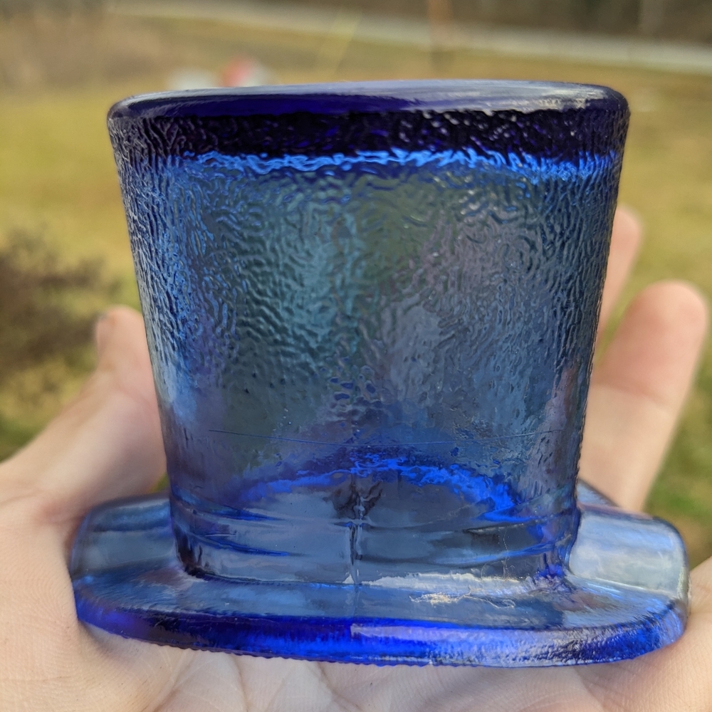 EVC TOP HAT GLASS ASHTRAY - Picture 2 of 5